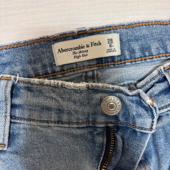 Abercrombie & Fitch High Rise Distressed Skinny Jeans - Picture 2 of 3